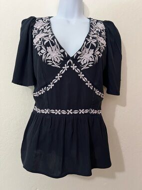 Knox Rose - Navy V-Neck Embroidered Peplum Top - Women's